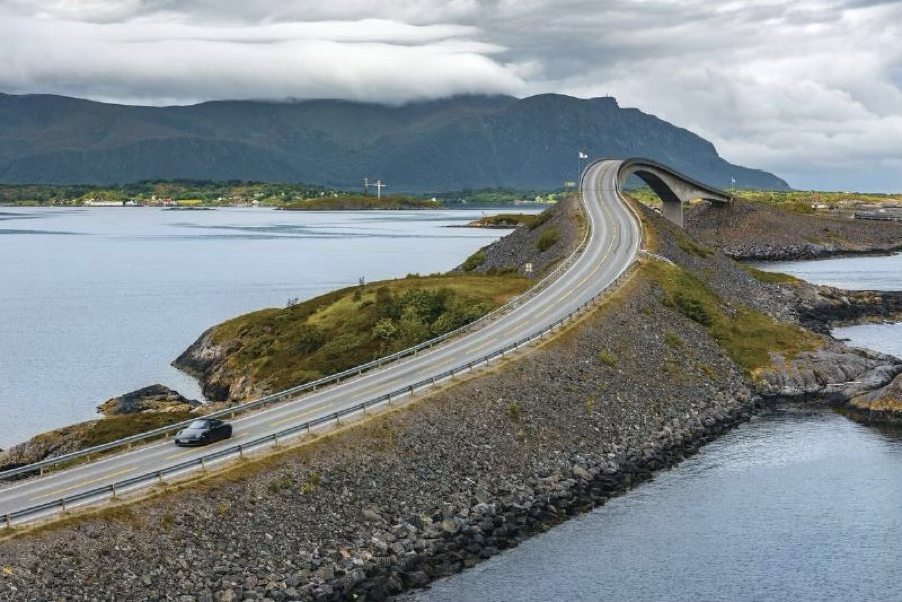 Le pont Storseisundet en Norvège