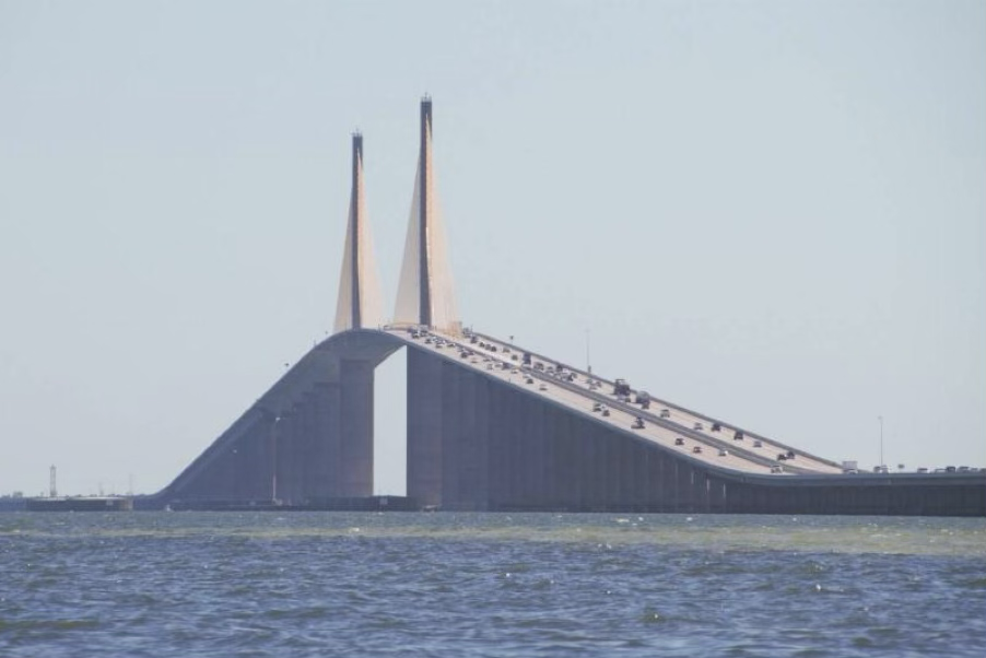 Le pont Sunshine Skyway à Tampa, en Floride